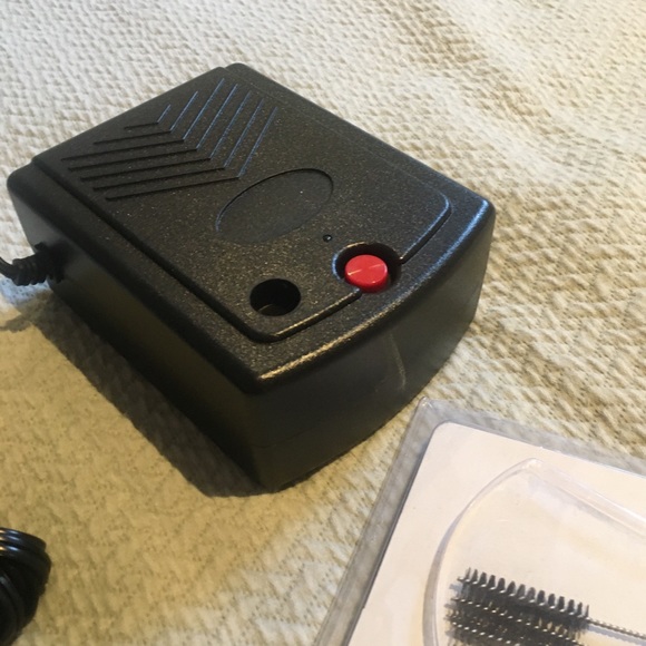 Airbrush Set with Compressor - Picture 7 of 11